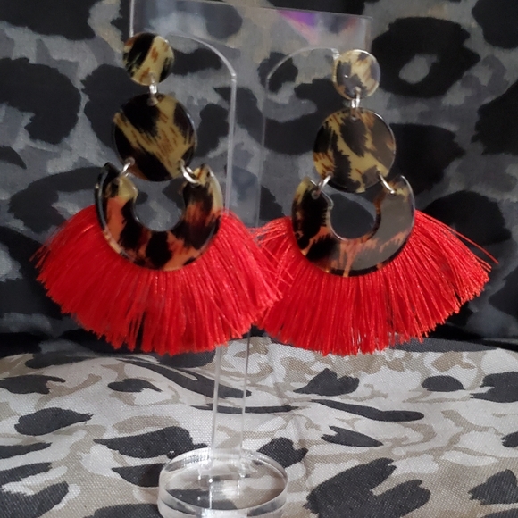 Acrylic Leopard Dangles - Picture 1 of 3